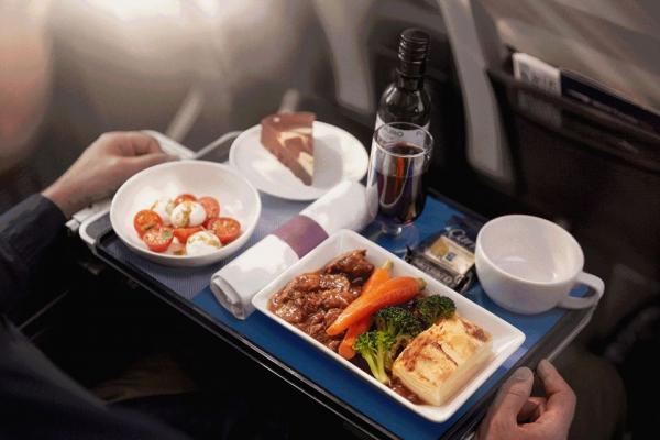 英國航空頭等商務飛機餐縮水 受疫情影響改提供餐盒