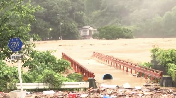 九州熊本暴雨成災釀至少16死 河川氾濫塌橋、逾6,000戶停電