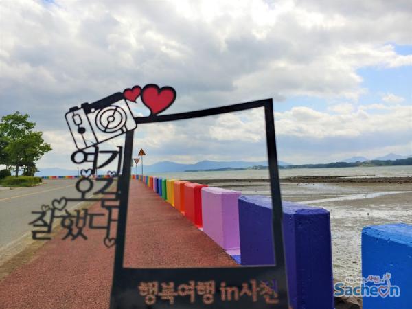 韓國慶尚南道新興打卡彩虹海岸路 雨後限定海景天空之鏡！