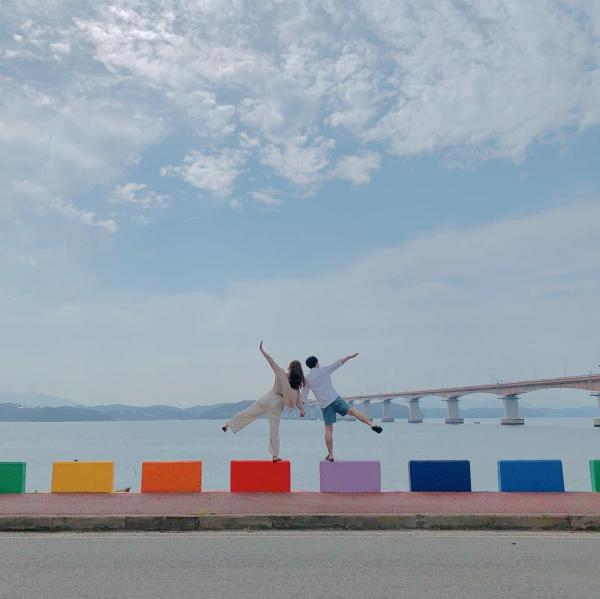 韓國慶尚南道新興打卡彩虹海岸路 雨後限定海景天空之鏡！