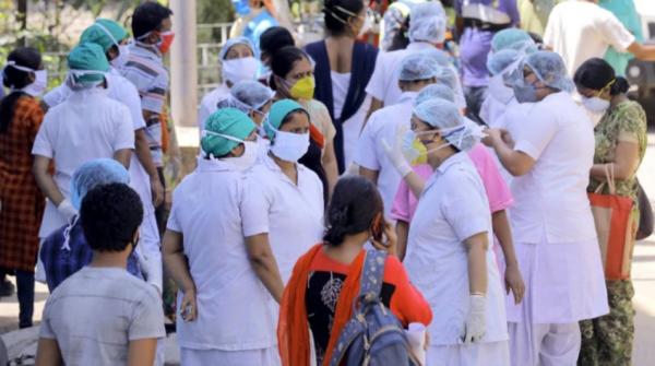 印度隔離村村民圍攻醫護團隊 故意狂咳：要中招一齊中！