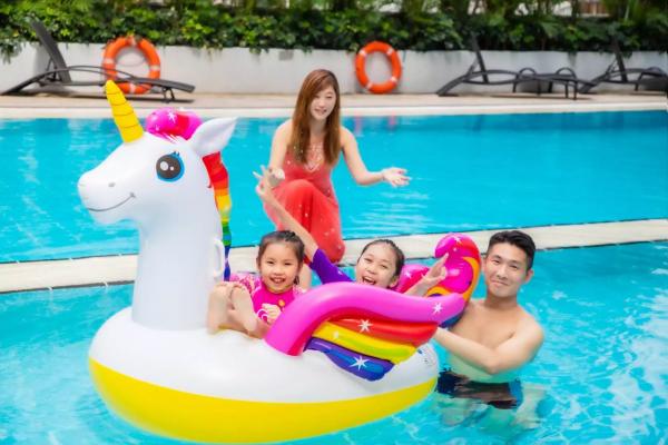 香港諾富特世紀酒店 Novotel Staycation優惠 室外游泳池及小童游泳池