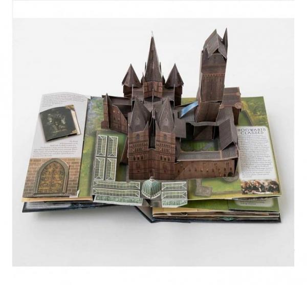 《哈利波特：霍格華茲3D魔法立體書》（Harry Potter: A Pop-Up Guide to Hogwarts）迫真呈現霍格華茲城堡