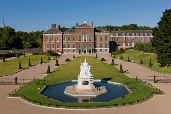 戴安娜王妃雕像2021年完工 聳立於昔日故居肯辛頓宮