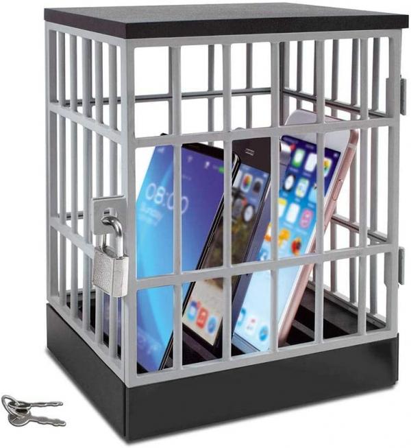 和朋友相聚時禁止滑手機 網上人氣商品「手機監獄」，把手機上鎖！