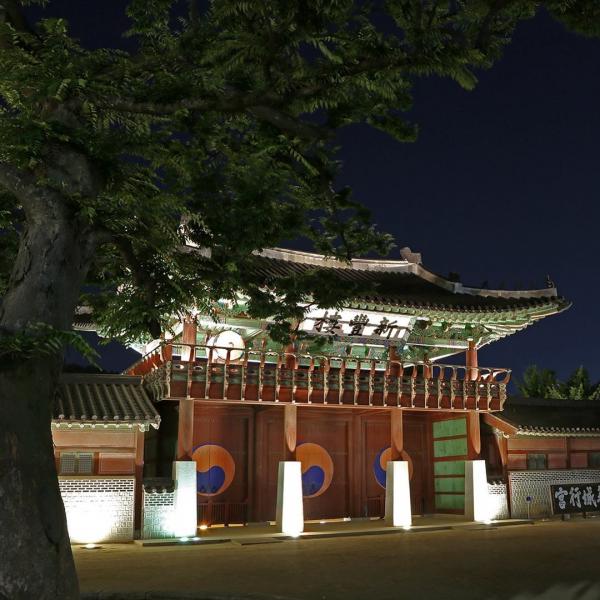 超浪漫發光超級月亮！ 韓劇取景宮殿限時夜間祭典