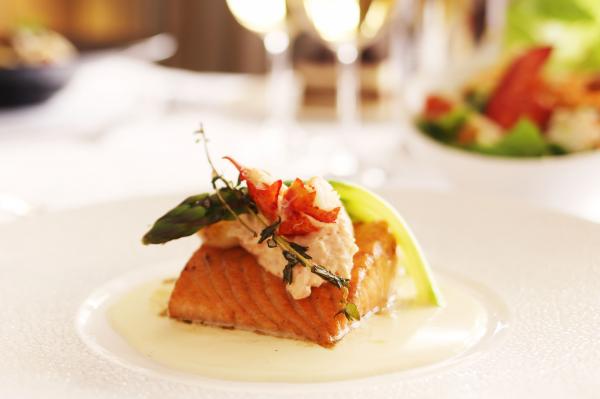 【美食之旅住宿套餐A】入住當晚客房內享用龍蝦主題3道菜雙人晚餐 (18:00 - 21:00 供應) 馬哥孛羅香港酒店Marco Polo Hotel限定Staycation快閃2折優惠【美食之旅住宿套餐A】龍蝦主題3道菜雙人晚餐