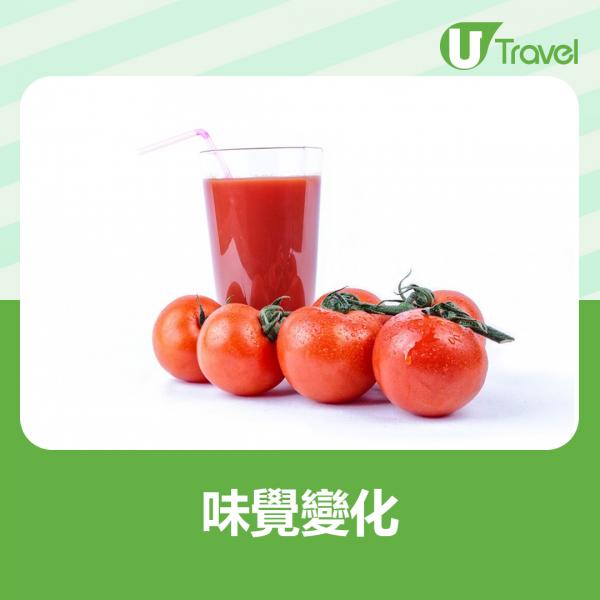 3. 味覺變化： 機艙內的低壓讓味覺靈敏度降低，對甜味的感覺減少，同時對鹹味增加，有調查指機上最受歡迎的是蕃茄汁，因為感覺特別新鮮。