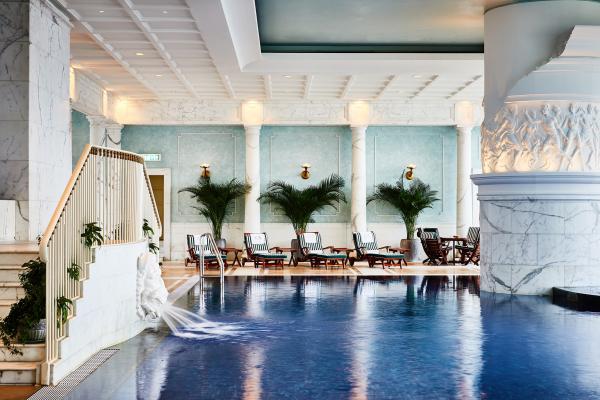 香港5大大熱打卡靚泳池酒店推介 半島酒店 (The Peninsula Hong Kong)  泳池賣點﹕羅馬風格 / 華麗宮廷風