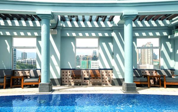 香港5大大熱打卡靚泳池酒店推介 香港逸東酒店 (Eaton HK)  泳池賣點﹕摩洛哥風 / 紅鶴裝飾