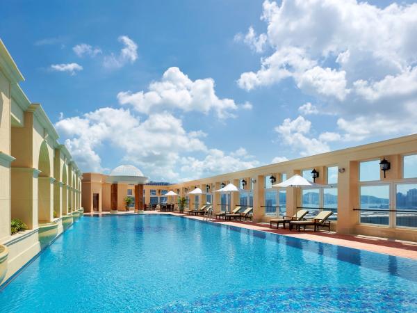 香港5大大熱打卡靚泳池酒店推介 帝苑酒店 (Royal Garden Hotel) 泳池賣點﹕地中海風格 Sky Pool