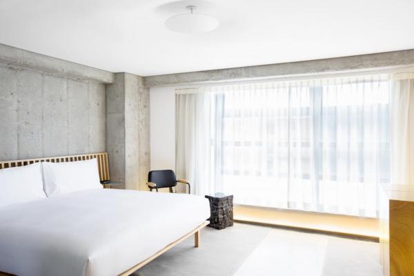 香港10大旅行feel打卡酒店推介 TUVE酒店 特色﹕工業水泥牆 / 黑白簡約風 Premier Room「瀰」