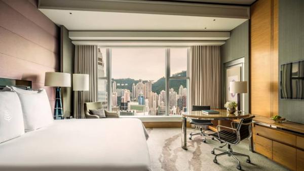 香港四季酒店 (Four Seasons Hotel Hong Kong) 豪華山景雙床 / 大床房住宿1晚