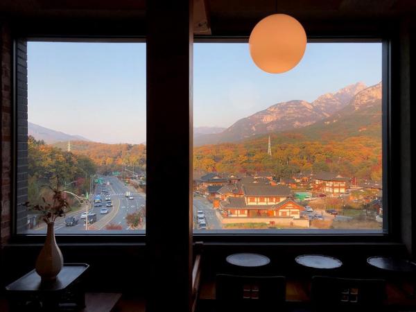 首爾大熱打卡韓屋Cafe1인1잔 天台俯瞰韓國村全景！