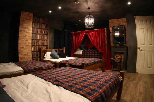 日本福岡Harry Potter風復古魔法旅館Expected Inn 最平人均！葛萊分多主題睡房