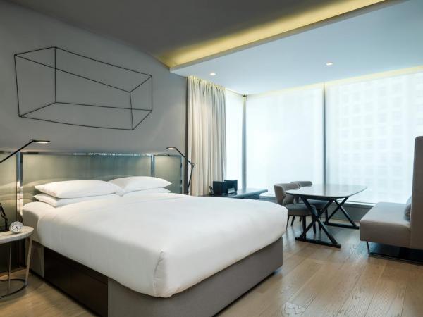 99號寶恒酒店 (99 Bonham) 地址﹕香港上環文咸東街99號 尊貴套房 (Premier Suite)
