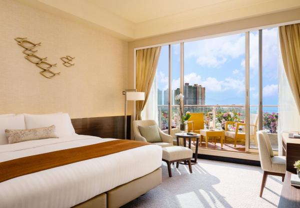 5大擁有露台房酒店Staycation推介 香港黃金海岸酒店 (Gold Coast Hotel) 豪華海景客房連露台 (Deluxe Seaview Room with Balcony)