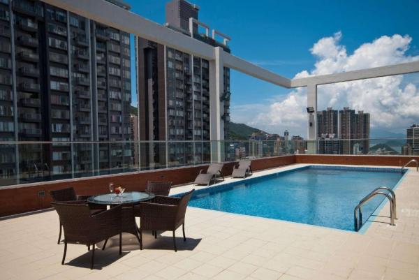 0以下平價海景酒店Staycation推介 華美達海景酒店（Ramada Hong Kong Harbour View）泳池