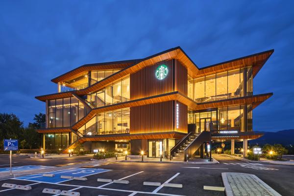 全韓國規模最大Starbucks正式開幕 3層高玻璃屋飽覽漢江美景！