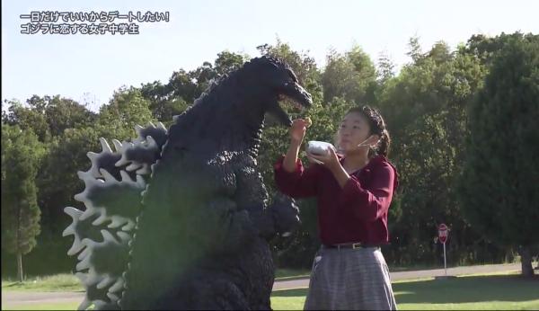 日本13歲少女夢想成真與怪獸約會 餵食自製便當、夕陽下親吻哥斯拉