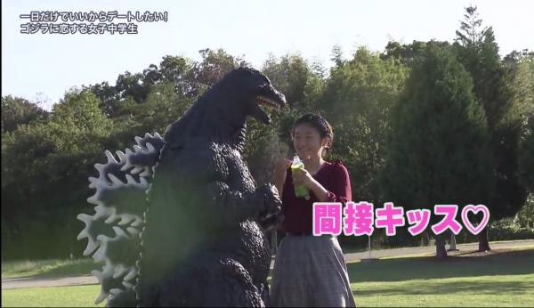 日本13歲少女夢想成真與怪獸約會 餵食自製便當、夕陽下親吻哥斯拉