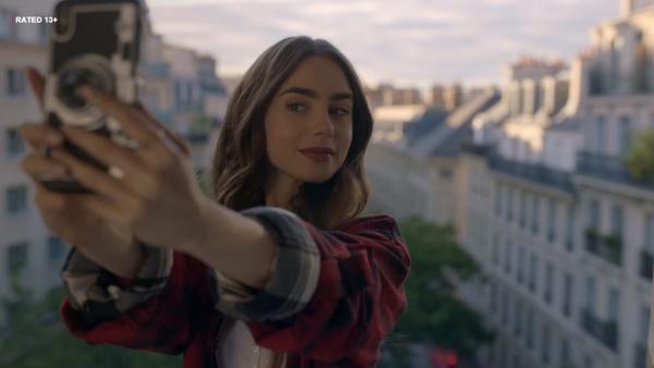 Netflix 確認拍《Emily in Paris》第二季 Emily上司內部信件變驚喜彩蛋