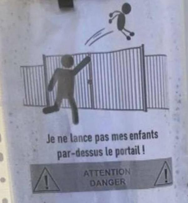 法國父母把孩子扔過1.8米大閘 校長斥：不負責任
