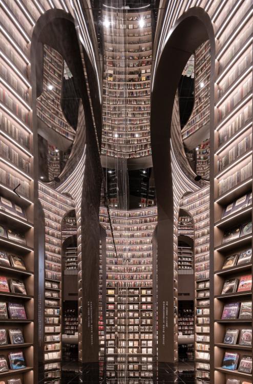 收藏多達80,000本書！ 中國哈利波特風的書店夢幻開業