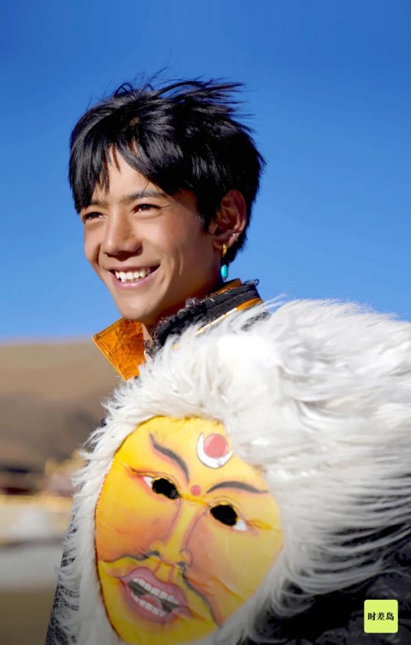 20歲藏族美少年青澀笑容一夜爆紅 拒入娛樂圈留家鄉做旅遊大使