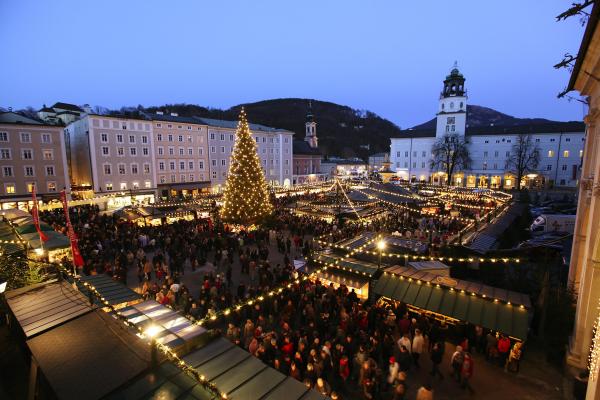 歐洲七大聖誕市集 設有溜冰場/旋轉木馬/合唱團表演