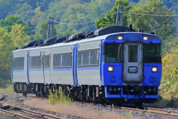 疫情打擊加速經營困難 JR北海道宣布廢除18個車站、縮減特急列車班次