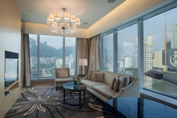 銅鑼灣皇冠假日酒店（Crowne Plaza Hong Kong Causeway Bay）行政套房（Executive Suite）（客廳）