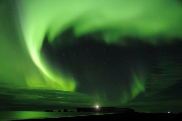 香港人Alfred Lee在冰島拍攝的極光照片「Aurora on the ocean」