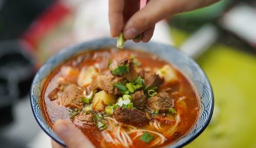 中國浙江急凍被驗出有新冠病毒 740磅牛骨已流入市面煮成湯麵供食用