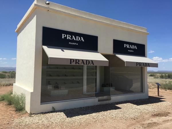 世界上最偏僻的Prada店 12萬美金打造、曾被洗劫一空？