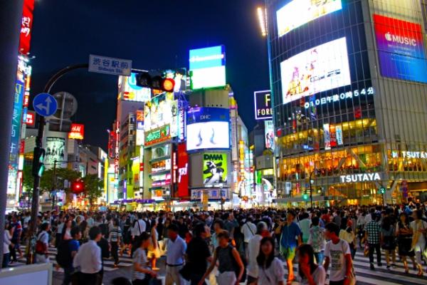 東京為控疫情減少人群聚集慶祝 澀谷十字路口大型螢幕除夕夜提早熄燈
