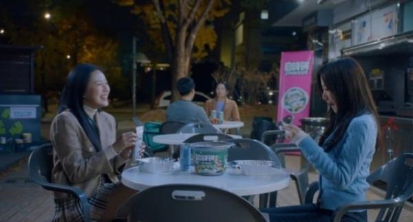 韓劇《女神降臨》驚現簡體字植入式廣告 韓網民﹕「彷彿在看內地劇」