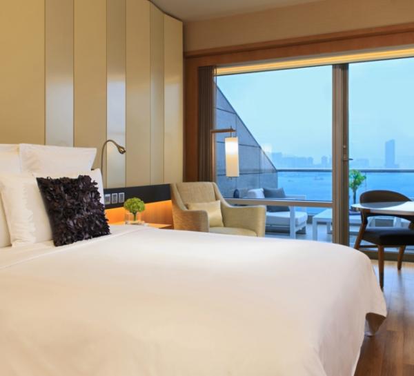 萬麗海景酒店（Renaissance Harbour View Hotel Hong Kong）  【Romantic Celebration Package浪漫假期住宿優惠】露台景觀客房
