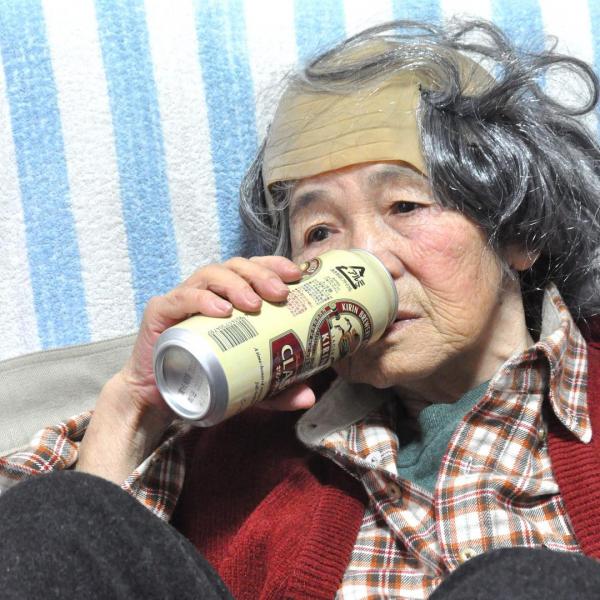 91歲日本婆婆學攝影大玩趣怪P圖 嚇到網友以為婆婆受虐