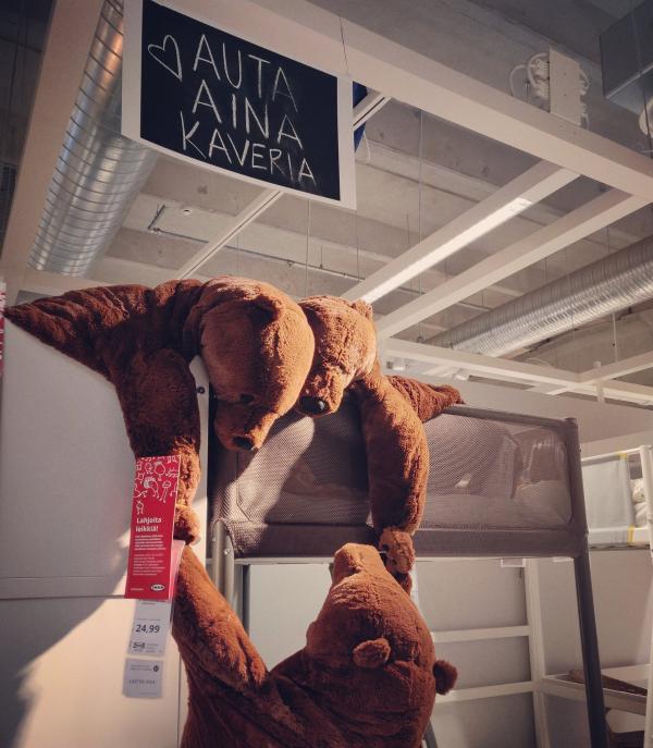 IKEA大肚腩厭世棕熊公仔 懶洋洋生無可戀樣日本爆紅