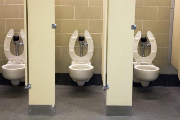 U型廁板缺口設計引熱議 網民：一直以為為男生而設