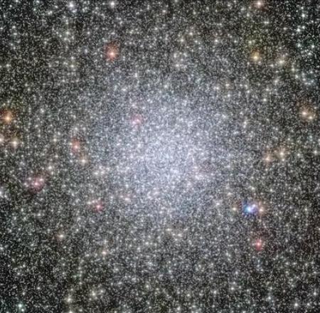NASA 發現小型黑洞群 公佈超高清太空密集黑洞照
