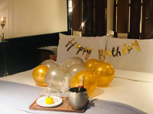 芬名酒店（The Fleming Hotel）房內繽紛氣球佈置（需於預訂時備註）