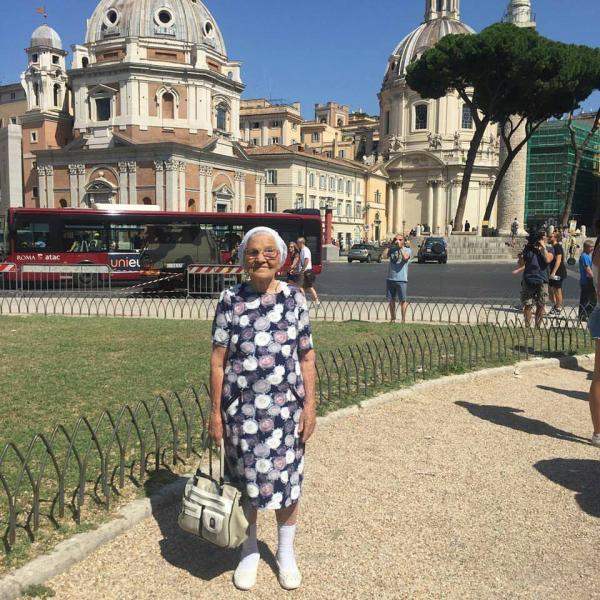 83歲俄羅斯婆婆獨自出國旅行 獨闖30多個城市成旅遊達人