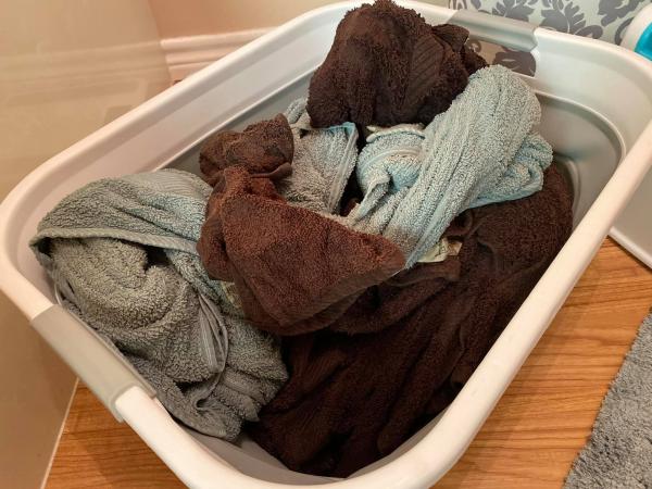 洗過的「乾淨」毛巾比想像中污糟 英網民簡單一招逼出黑色髒水