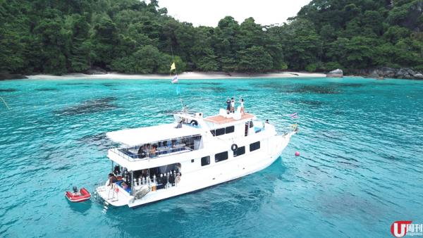 斯米蘭群島於 1982 年被泰國政府規劃為國家公園，在每年 5月至 10 月都會封島保育，漁民及遊客一律禁入。所以鄰近海域水質清澈，能見度超過 30 m。