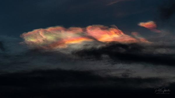 瑞典攝影師拍下「白天極光」 夢幻色彩雲層 但會引致臭氧層破洞