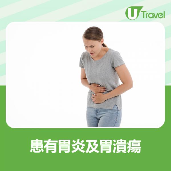 患有胃炎及胃潰瘍：鳳梨酵素可幫助分解蛋白質食材，不過胃炎及胃潰瘍患者空腹食用會導致有不舒服的感覺。