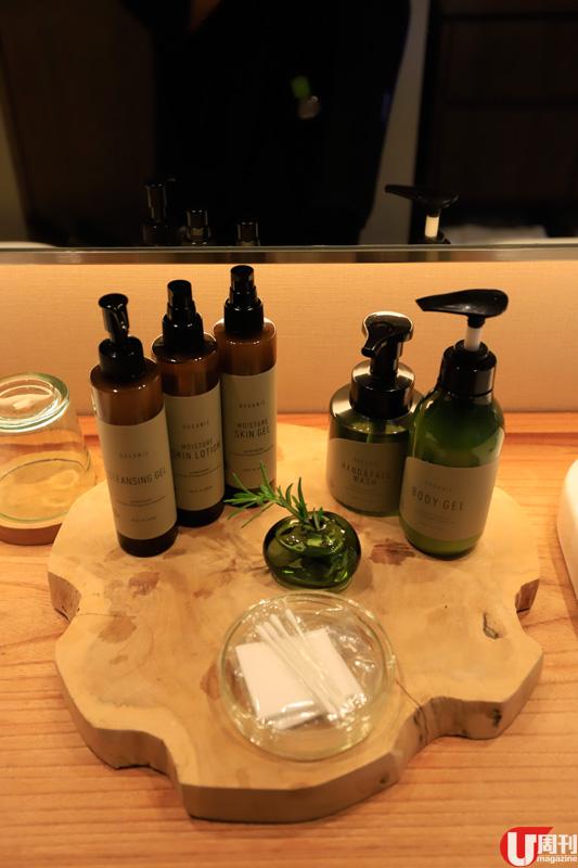 日本品牌余香，為旅館設計 Green Wood 香味沐浴套裝，配合森林主題。