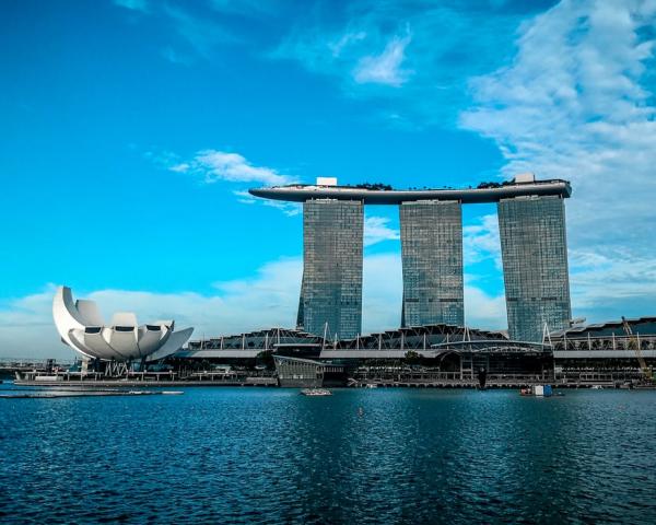新加坡縮短香港旅客隔離期 周五起入境不需再隔離14日！